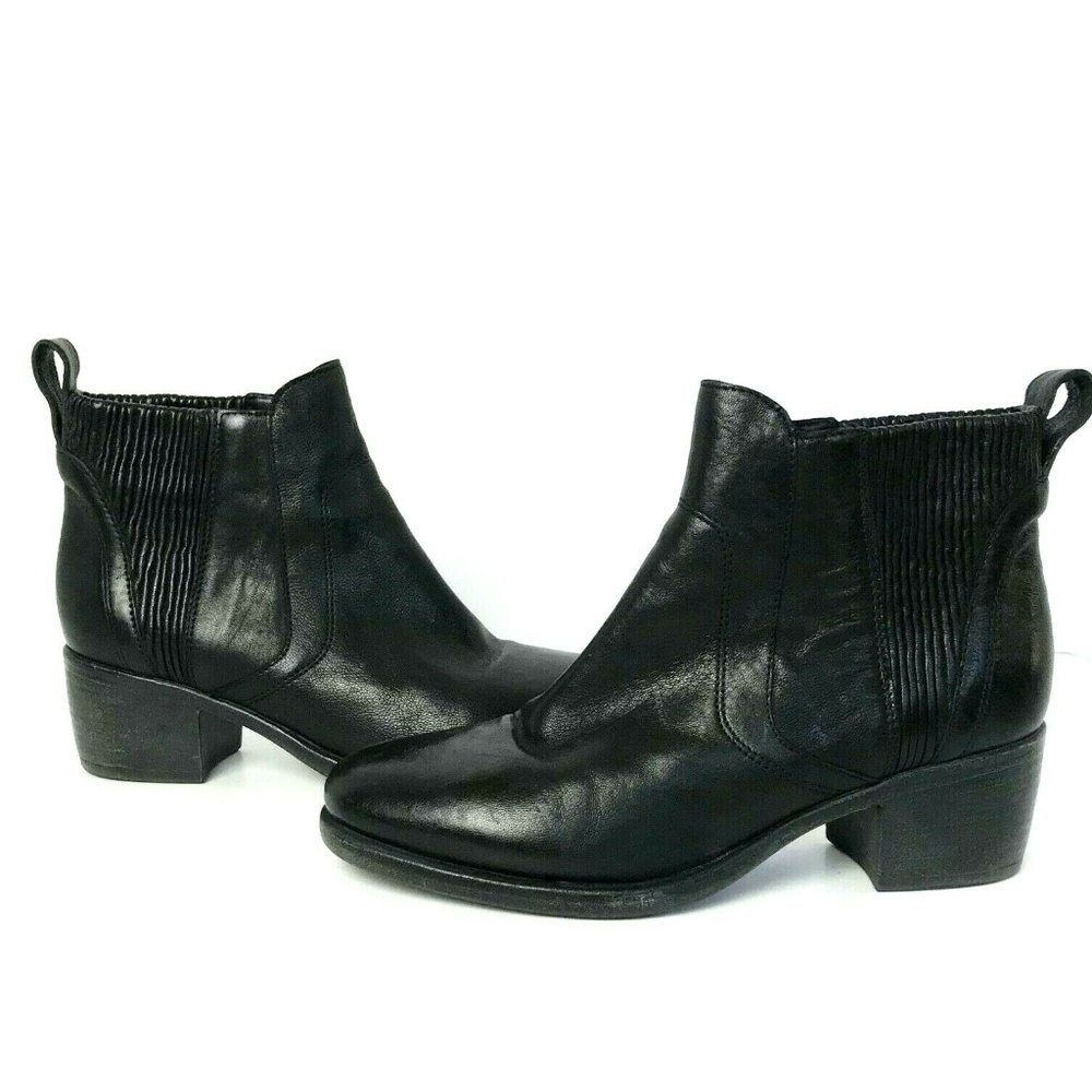 UGG Collection Chelsea Leather Ankle Boots